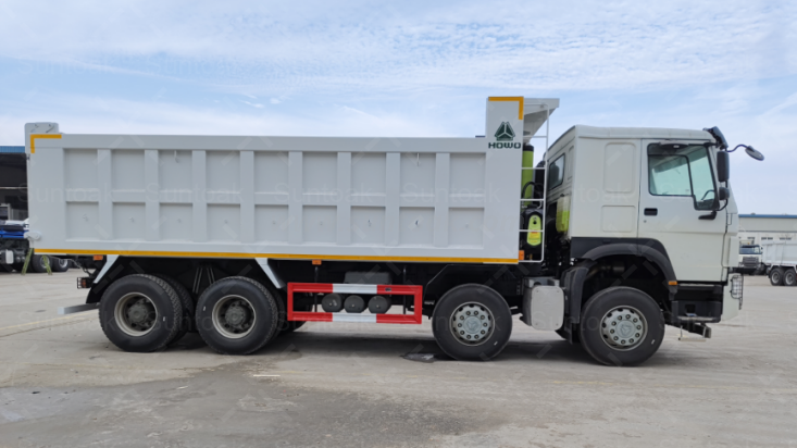 HOWO 8X4 Tipper Truck LHD 22 CBM for Mining