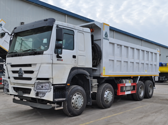 1-SINOTRUK HOWO 8X4 TIPPER TRUCK LHD -22CBM+水印